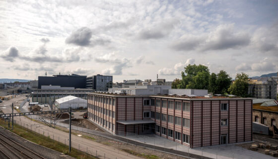 Écoles provisoires avec salle de sport, Zurich