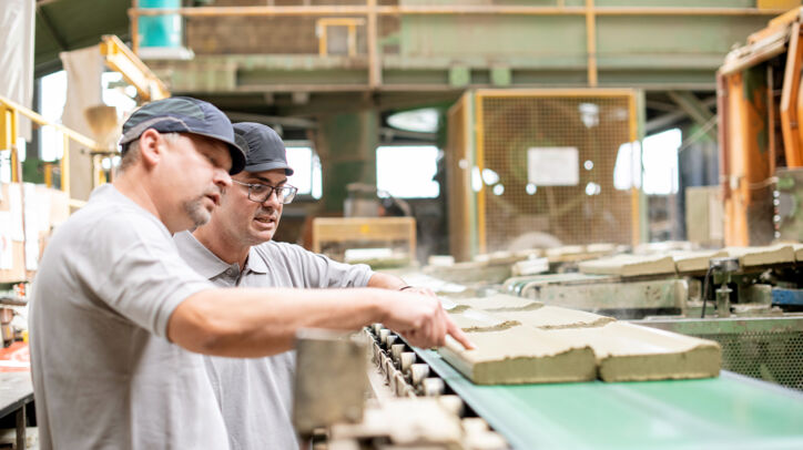 Qualitätscheck Dachziegel Produktion Istighofen